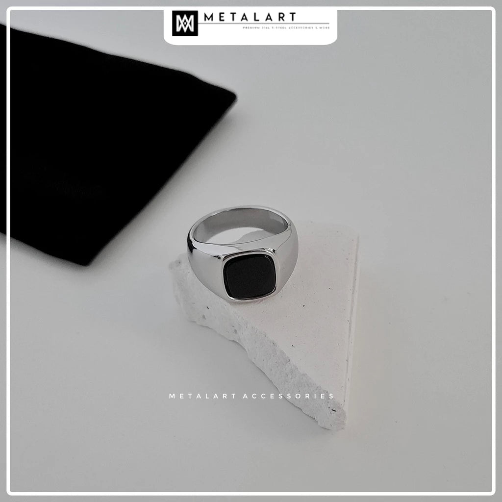 UNISEX BLACK SQUARE FACE SIGNET RING