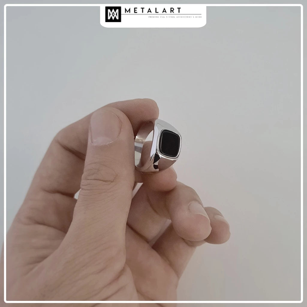 UNISEX BLACK SQUARE FACE SIGNET RING