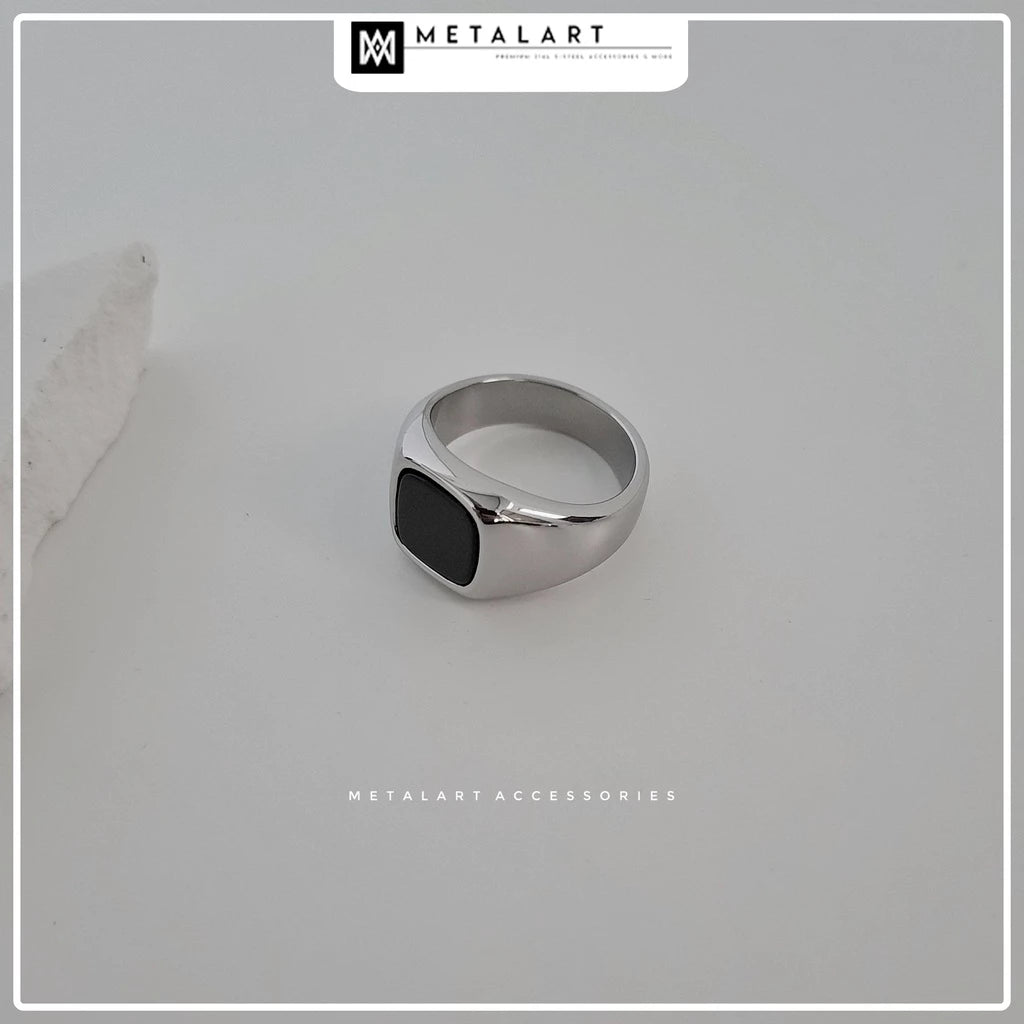 UNISEX BLACK SQUARE FACE SIGNET RING