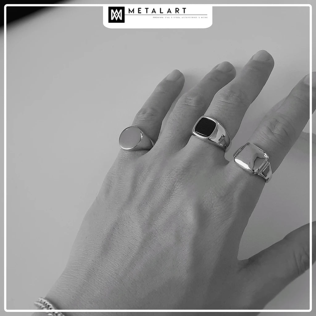 UNISEX ROUND SIGNET RING