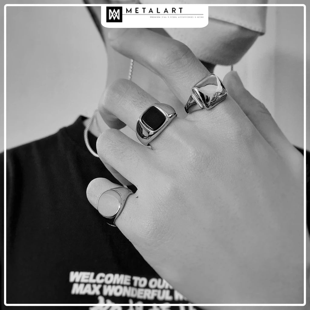 UNISEX ROUND SIGNET RING